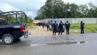 La afectación abarca 250 lotes; las víctimas asumieron la posesión de los terrenos tras pagar 300 mil pesos. El operativo incluyó aproximadamente 50 policías. (