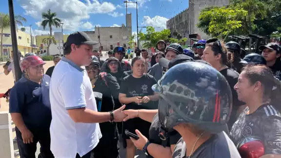 El alcalde Adrián Quiroz Osorio atendió la situación de salarios con los policías municipales El alcalde Adrián Quiroz Osorio atendió la situación de salarios con los policías municipales