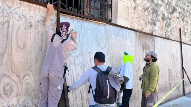 La tarde de este viernes algunos edificios históricos del Centro de Mérida han comenzado a ser blindados de cara al 8M