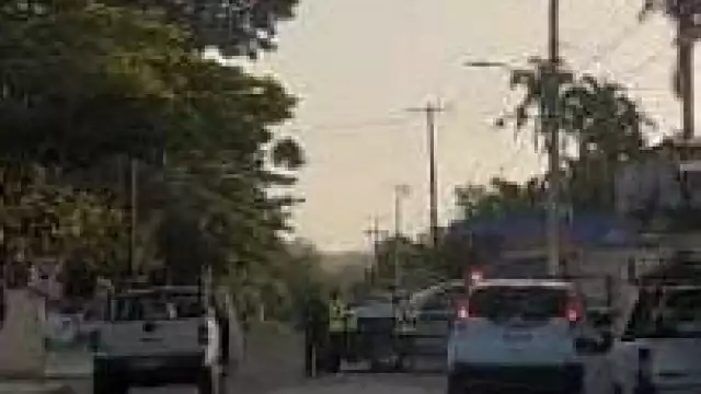 Tres lesionados por choque entre motos en Playa del Carmen.