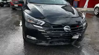 Aparentemente la conductora de la camioneta Ford Escape, no respetó la señal de alto