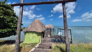¡Se cae a pedazos! Muelle turístico del API en Champotón convertido en refugio clandestino
