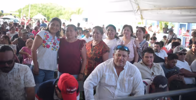 Yucatecos esperan a que Claudia Sheinbaum arribe a Progreso