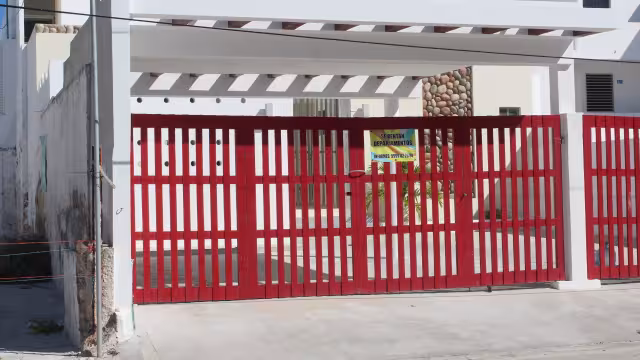 Dueños de casas cercanas a la costa inician la limpieza de sus inmuebles para alojar visitantes