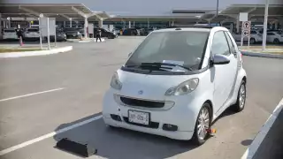   Auto lleva casi un año estacionado en el aeropuerto de Mérida; su dueño deberá de pagar 56 mp para llevárselo  