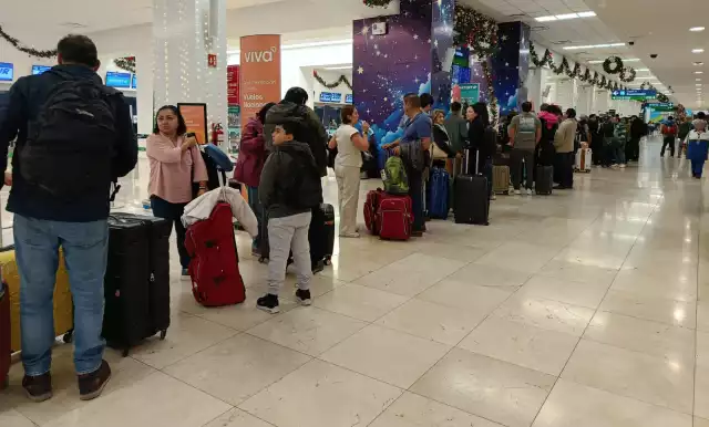 La salida y la llegada de turistas pone en apuros a los empleados de las diferentes aerolíneas