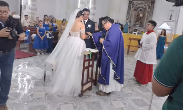 La comunidad se viste de gala con una boda religiosa después de 5 años de que no hubiese una