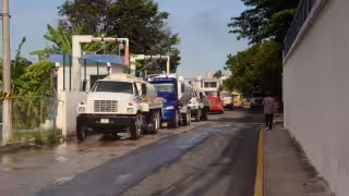 Denuncian nueva modalidad de extorsión a trabajadores de pipas y mudanzas en Cancún