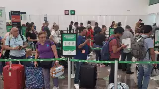 Cerca de 300 pasajeros fueron afectados en el aeropuerto de Chetumal por la caída de Microsoft 