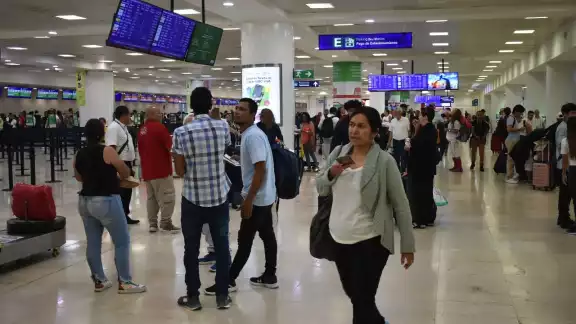 El aeropuerto de Cancún se mantiene con buena afluencia de pasajeros