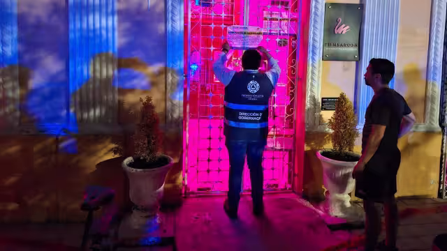 Al revisar la documentación del establecimiento, las autoridades confirmaron que carecía de licencia de funcionamiento y de uso de suelo