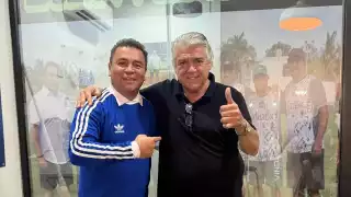 La leyenda americanista Héctor Miguel Zelada alegró con su visita.