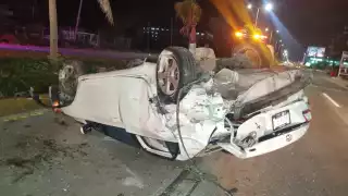 Accidente en Cancún entre dos coches deja daños arriba de los 700 mil pesos