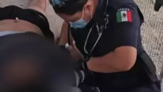 El silbante tuvo que ser atendido por paramédicos que posteriormente lo trasladaron a un hospital.