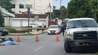 El conductor del vehículo fue detenido, al tiempo en que las autoridades de tránsito realizan el peritaje correspondiente