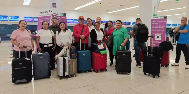 Como regalo anticipado del Día del Padre, Juan Carlos se estrenó en un vuelo a la capital