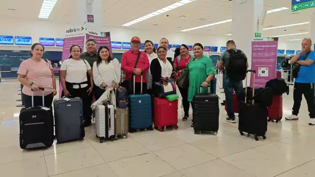 Como regalo anticipado del Día del Padre, Juan Carlos se estrenó en un vuelo a la capital