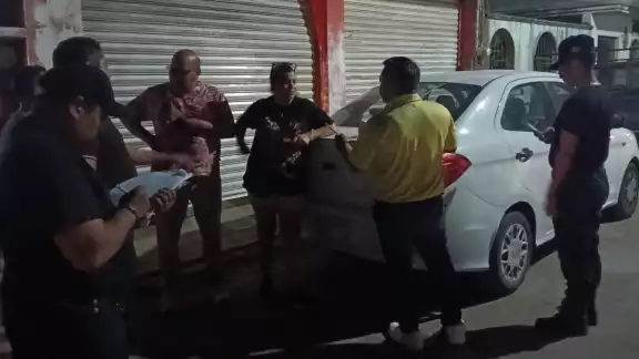Luis May Sabido encuentra a sus perros sin vida en el patio de su casa, en la colonia Yocchenkax Luis May Sabido encuentra a sus perros sin vida en el patio de su casa, en la colonia Yocchenkax