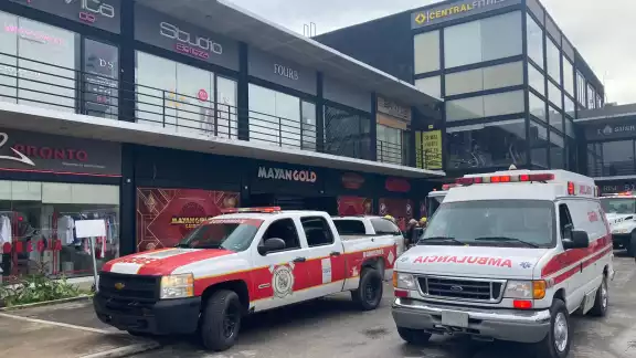 El personal de la plaza fue retirado mientras se atiende el conato de incendio El personal de la plaza fue retirado mientras se atiende el conato de incendio