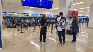 Suspenden 10 vuelos de la CDMX a Mérida por el desfile del 16 de septiembre  