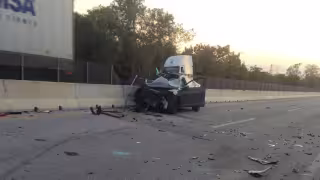 El auto quedó destrozado y el copiloto prensado entre los fierros retorcidos.