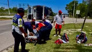 Grave accidente deja a motociclista hospitalizado en Playa del Carmen