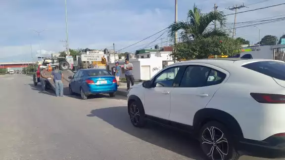 Un accidente de tránsito en la avenida Justo Sierra Méndez dejó solo daños materiales