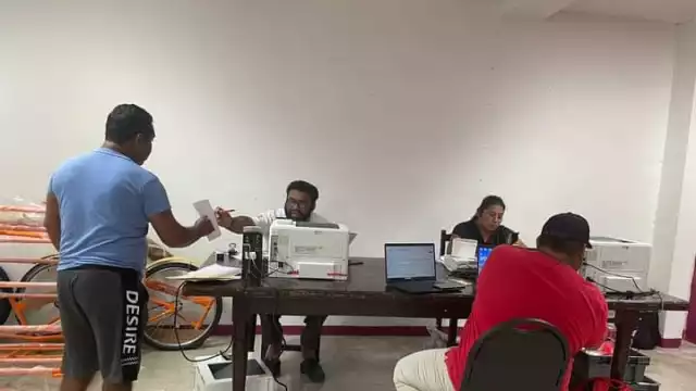 El módulo se instaló en las oficinas de la junta municipal de Sabancuy y atendió a decenas de pobladores.