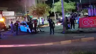 Choque entre un auto y un taxi en Chetumal deja dos lesionados