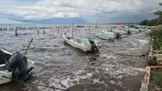 Onda Tropical 34 frena actividades ribereñas en el puerto de Champotón