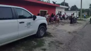 Vecinos de la zona maya de Quintana Roo retienen un camión de la CFE por los apagones