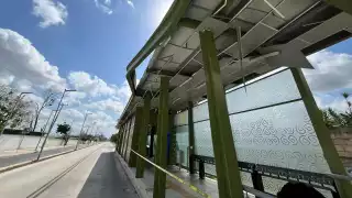 La estación permanecerá inactiva debido al impacto de un vehículo de carga que invadió el carril confinado 