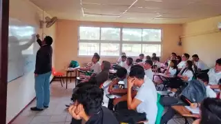 La situación económica ha llevado a más familias a optar por el COBACAM en lugar de escuelas privadas.