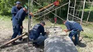 Resguardan estela colapsada de la zona arqueológica de Aké, Yucatán