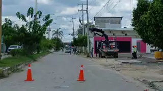 Trabajos en gasolinera dejan sin luz a colonia Fátima en Escárcega; vecinos exigen solución