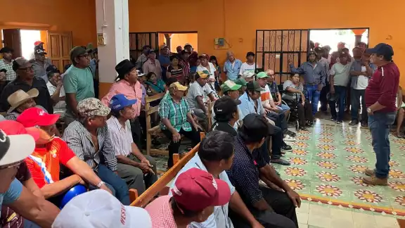 Ejidatarios de la Ciudad de Reyes dan una parcela a la Segey para la construcción de una escuela