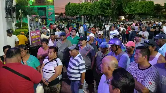El reclamo es por dejar sin su fuente de ingresos a mujeres adultas.