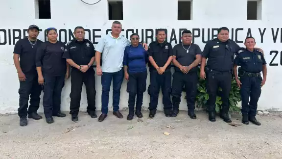 Los oficiales dejaron únicamente al director de la corporación, Cristóbal Pérez, y al comandante Geovanni Gamboa. Los oficiales dejaron únicamente al director de la corporación, Cristóbal Pérez, y al comandante Geovanni Gamboa.