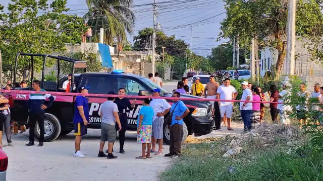 La gente se congregó en el lugar tras el hallazgo, pues era una persona conocida en la localidad.