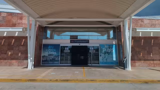 Tres de los cuatro vuelos programados en el Aeropuerto Internacional de Campeche fueron suspendidos por el Huracán Milton