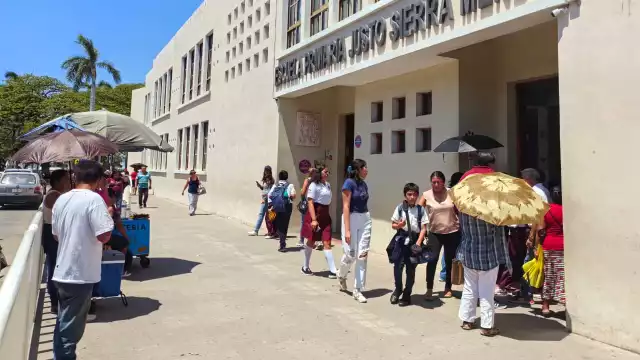 Las altas temperaturas provocadas por la segunda ola de calor pone en riesgo a los menores