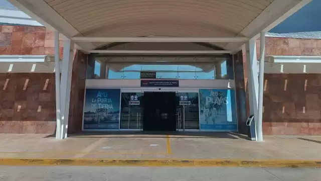 Tres de los cuatro vuelos programados en el Aeropuerto Internacional de Campeche fueron suspendidos por el Huracán Milton