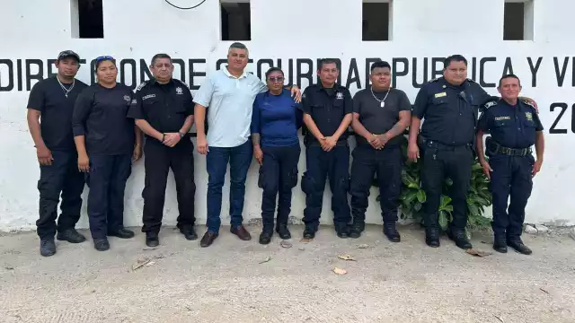 Los oficiales dejaron únicamente al director de la corporación, Cristóbal Pérez, y al comandante Geovanni Gamboa.