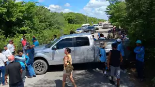 Por deficiencia en servicios públicos habitantes realizaron bloqueos en la entrada y salida de Mahahual