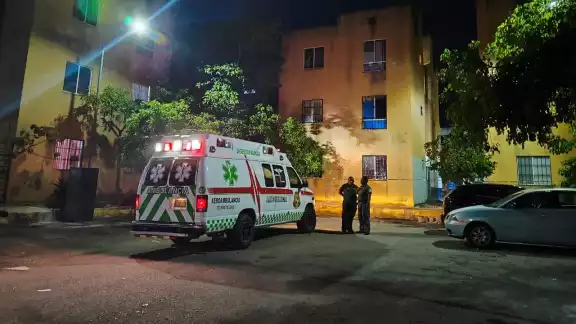Paramédicos llegaron tras llamadas al 911, pero nada pudieron hacer Paramédicos llegaron tras llamadas al 911, pero nada pudieron hacer