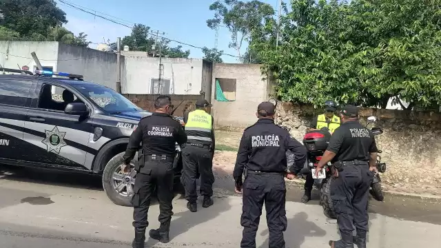 El sujeto estaba en el interior de su hogar, en compañía de su madre cuando lo lesionaron