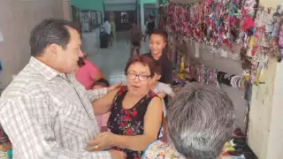  Joaquín Díaz Mena sorprende a locatarios y visitantes del Mercado Municipal de Buctzotz  