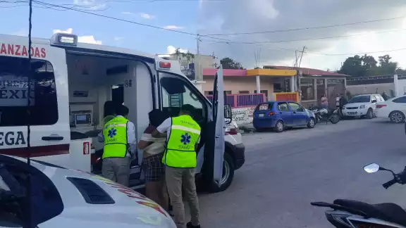 Perro provoca que motocicleta derrape