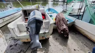 Pescadores de Carmen acusan al INPESCA de simular apoyos con entrega de motores fuera de borda.