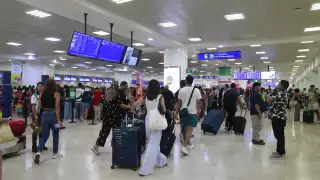 La afluencia de turistas en el aeropuerto de Cancún se mantiene